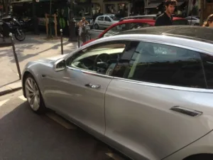 Aile gauche de la Tesla Model S
