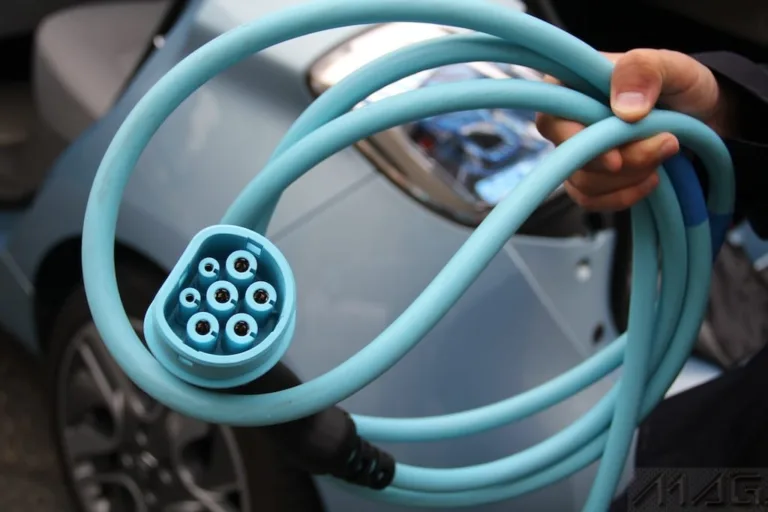 NISSAN plus rapide que TESLA !