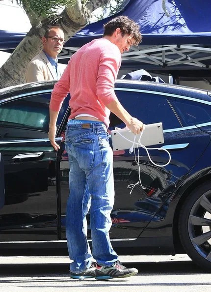 Ashton-Kutcher-Tesla