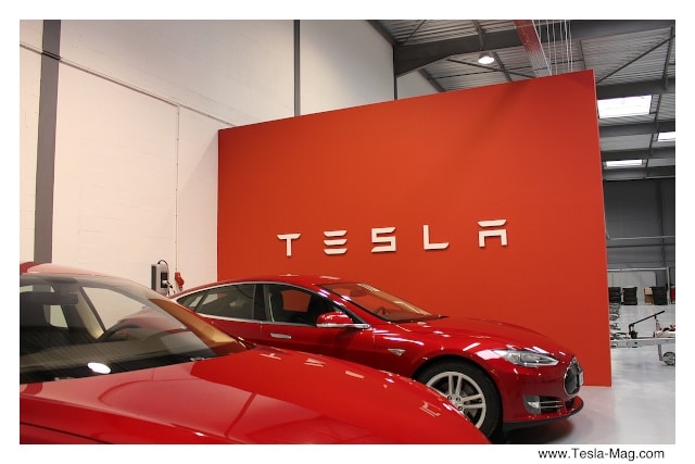 Visite du premier Showroom Tesla à Paris