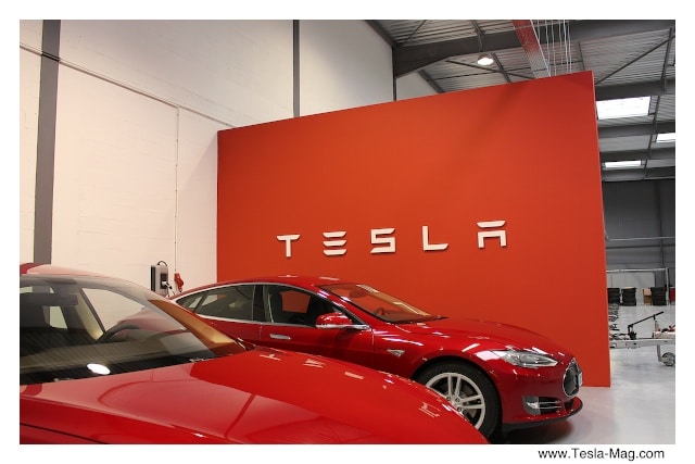 Tesla-showroom-paris 131