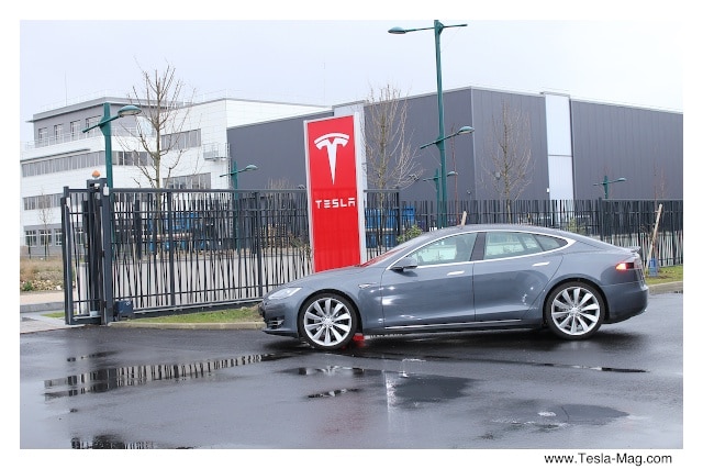 Tesla-showroom-paris 24