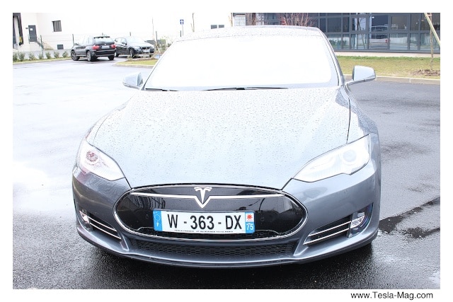 Tesla-showroom-paris 55