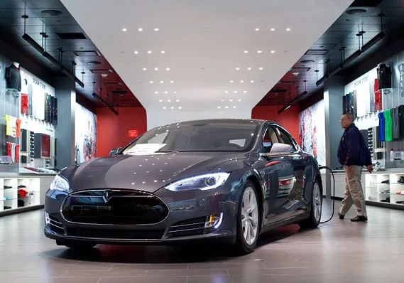 MW-CX496_TSLA_m_MG_20141027100513