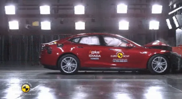 La sécurité de Tesla Model S [dossier]