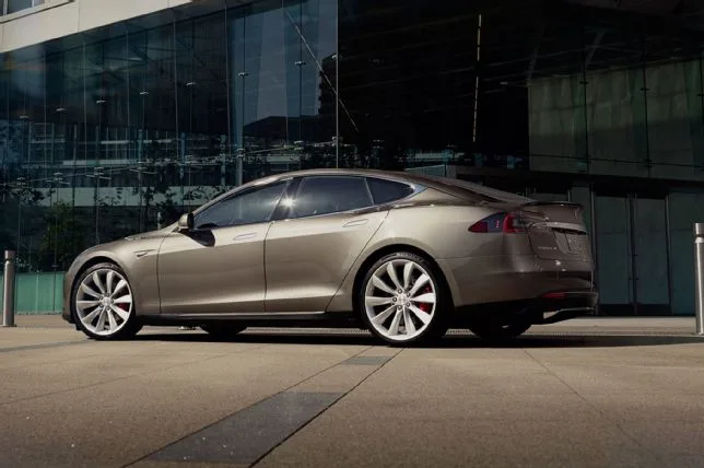 tesla-model-s-70-d-rear-three-quarter