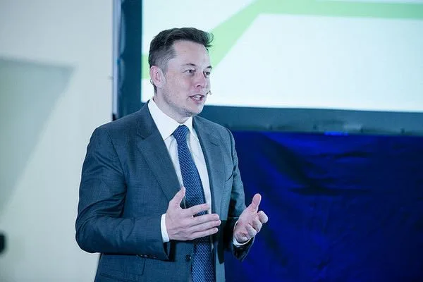 Elon Musk étonnant soutien de Trump.