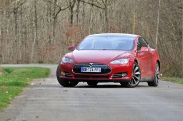 L&rsquo;essai de la Model S90D par « L&rsquo;Automobile sportive »