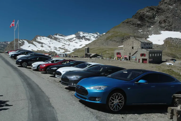 Montée du col de l&rsquo;Iseran en Tesla Model S