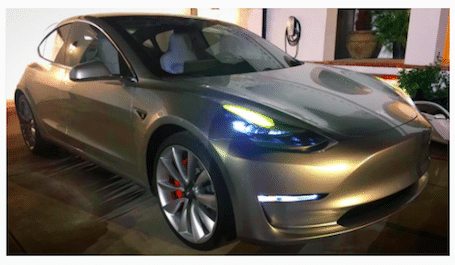Tesla: des photos du Model 3 !