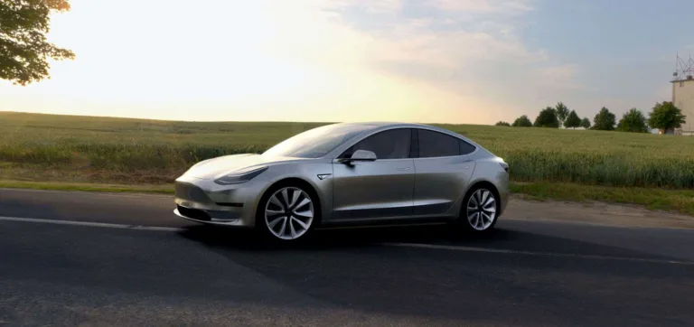 Tesla Model 3: une publicité d&rsquo;anthologie pour le Super Bowl? (Mai 2017)