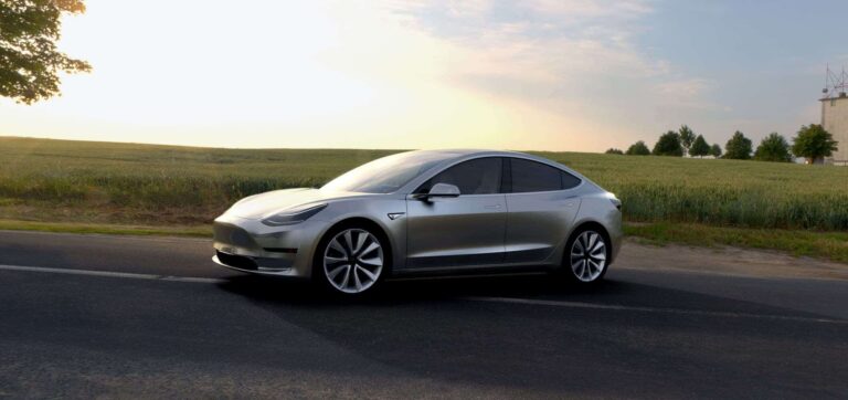 Tesla Model 3: une publicité d’anthologie pour le Super Bowl? (Mai 2017)