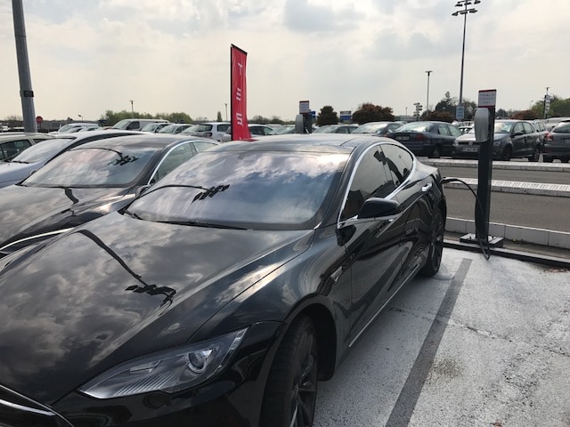 Tesla Model S noire Velizy 2