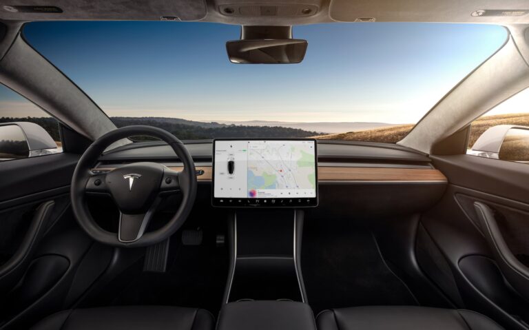 Model 3 vs Model S: Une découverte surprenante dans la fonctionnalité des tableaux de bord