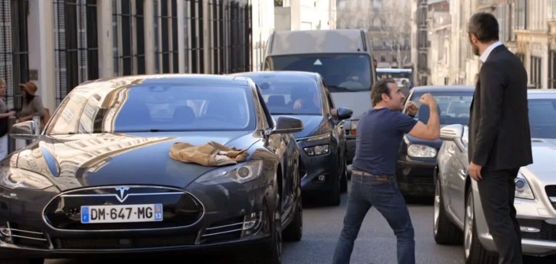 Tesla Model S dans "Un homme à la hauteur"