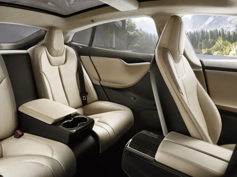 Sièges Tesla: Comparaison entre Tesla Model S et Tesla Model 3