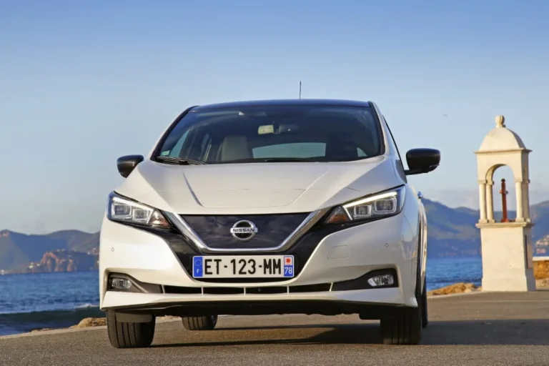 Discussions au sommet entre NISSAN, BMW et TESLA