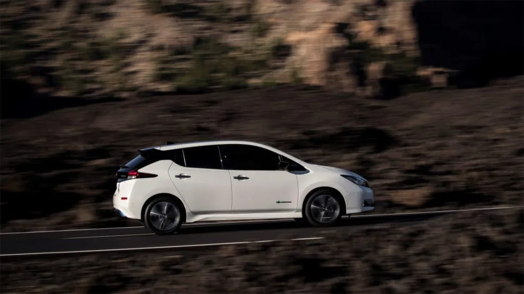 Photo de la Nissan Leaf, sur la route