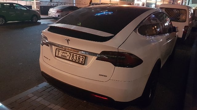 Y-a-t-il des Tesla à Dubaï?