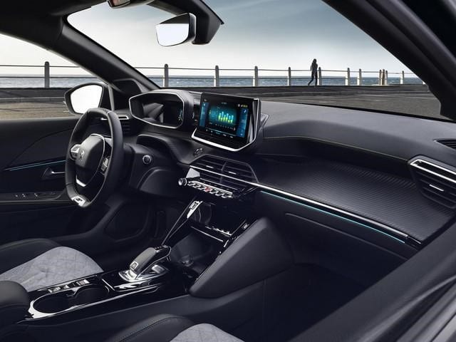 intérieur de la Peugeot e-208