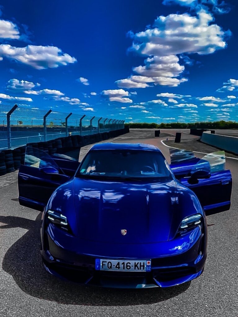 Porsche-taycan-blueue