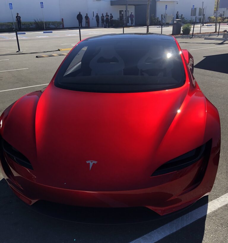 Le Tesla Roadster se fait désirer
