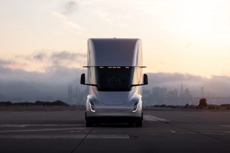 Tesla Semi: Walmart Canada triple sa commande