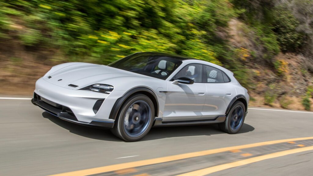 Porsche Taycan Cross Turismo sur la route