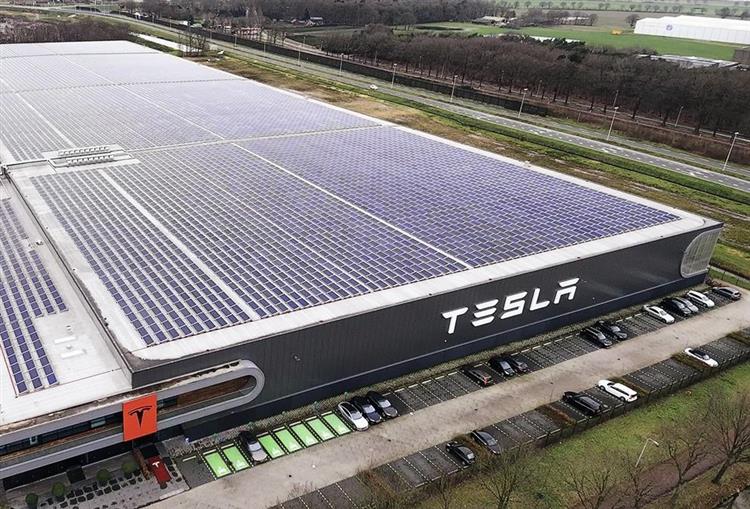 Photo d'une usine Tesla