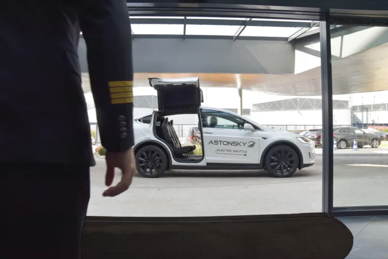Tesla Model X - Astonjet