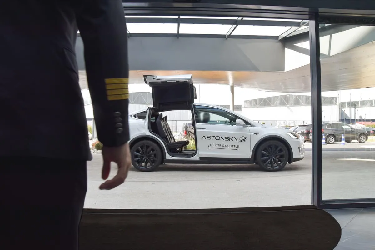 Tesla Model X - Astonjet