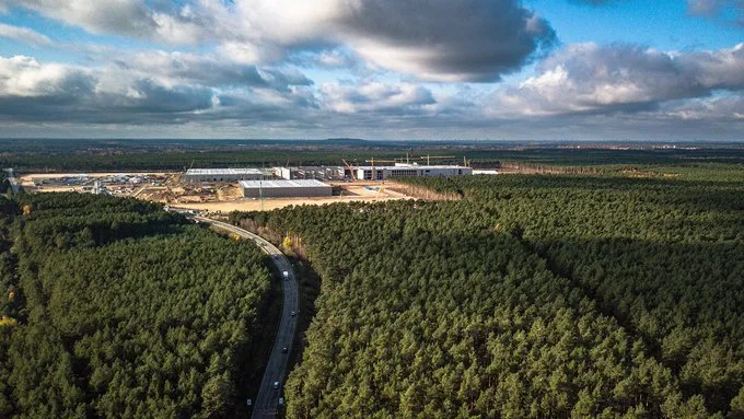 Tesla souhaite racheter une ligne de chemin de fer