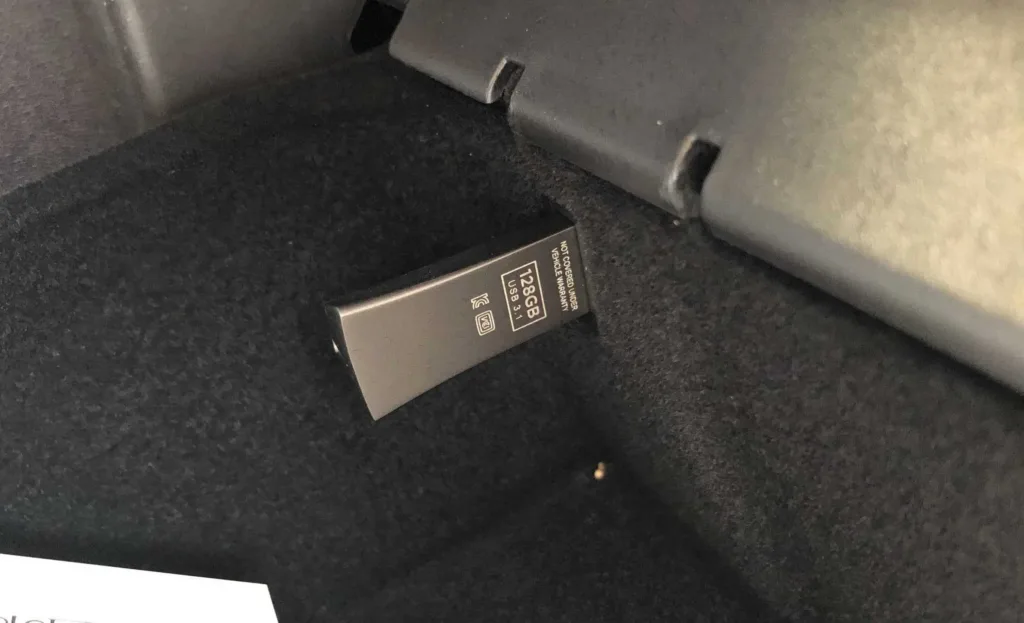 Clé usb tesla Model 3