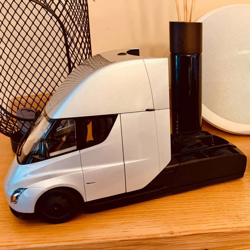 Tesla Semi au 1:24