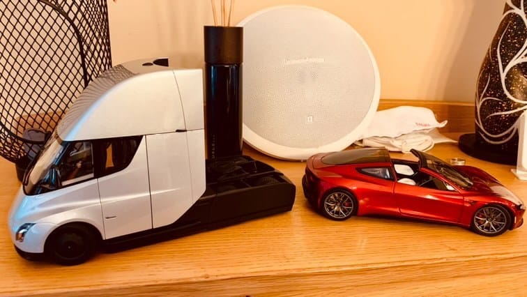 Tesla miniatures: Le Roadster et le Semi sont là!