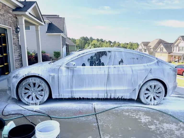 Comment bien laver l&rsquo;extérieur de votre Tesla