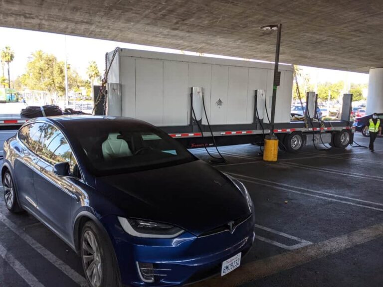 Tesla peut créer la surprise avec ses Superchargers