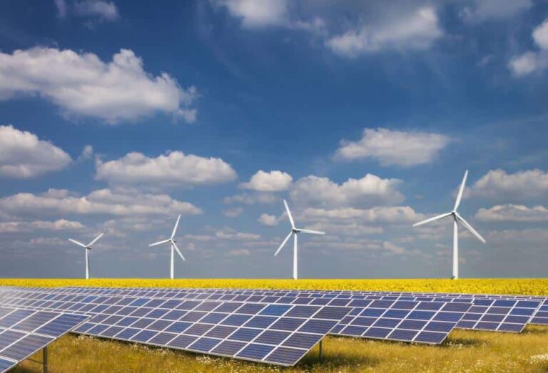 Énergie : la part de l’éolien et du solaire augmente, face au nucléaire