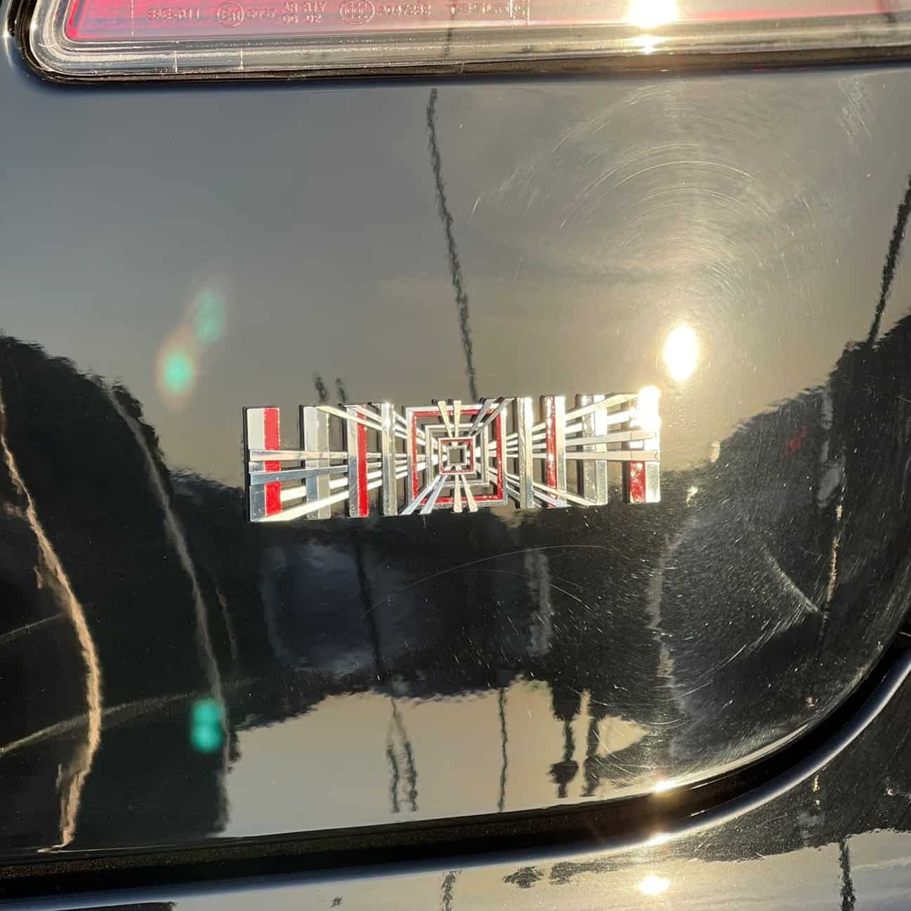 Logo Tesla Model S Plaid