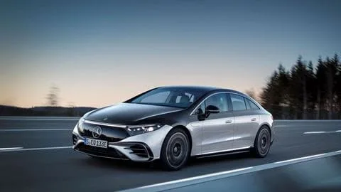 Photo artistique présente une Mercedes-EQ
