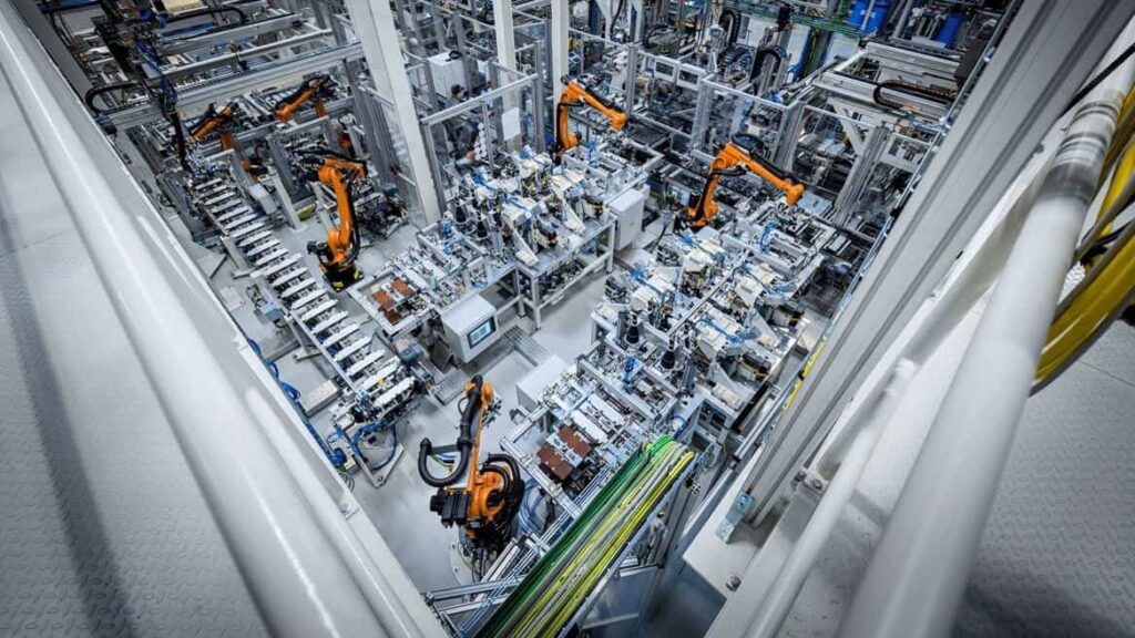 Photo d'une usine de production des modèles Mercedes-EQ