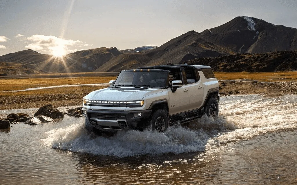 Photo commerciale d'une des nouveautés de l'année 2022 : le GMC Hummer EV