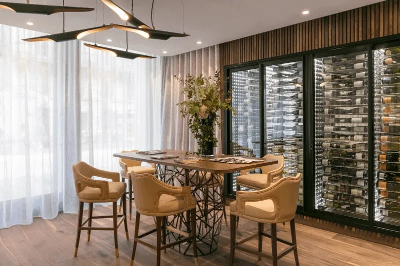 Maison Albar Pont Neuf : photo d'une des tables de l'auberge urbaine