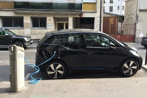 Borne de recharge Paris
