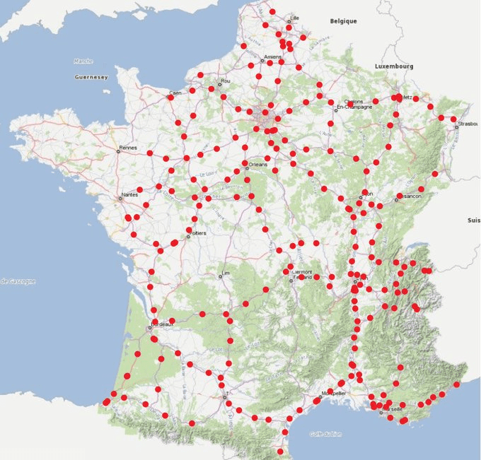 Carte de France des aires de service devant être équipées, à l'horizon 2023, de bornes de recharge très rapides.