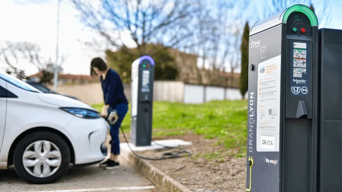 État des lieux : les bornes de recharge publiques à Lyon