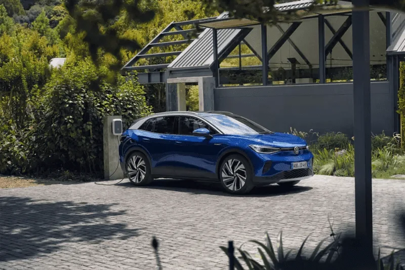 Photo de la Volkswagen ID4, pendant une recharge à domicile