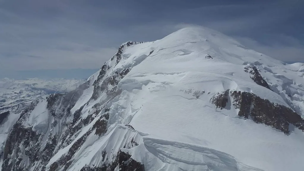 Photo prise lors du survol des Alpes, à côté du Mont Blanc
