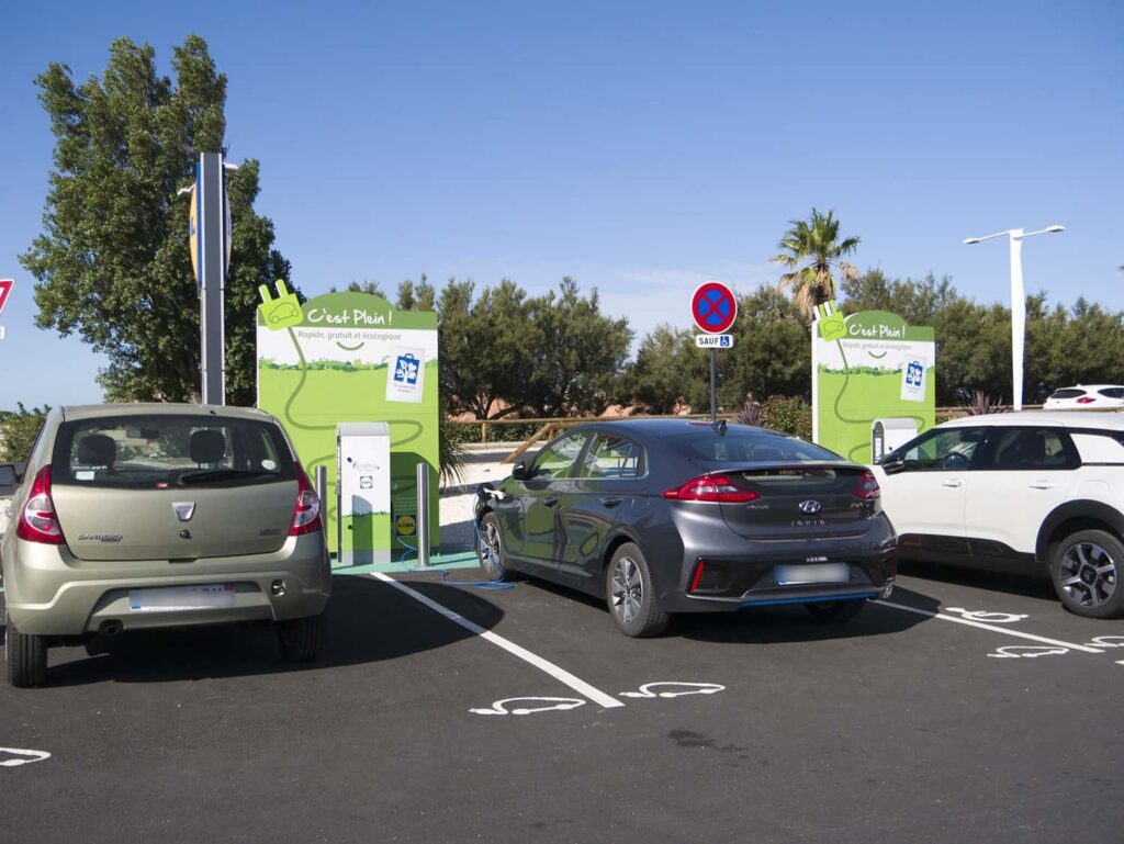 Parking de grande surface : Lidl Leucate, avec borne de recharge