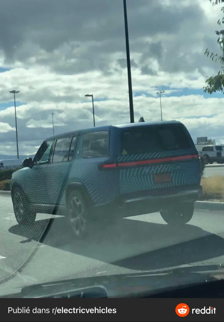 Spyshot de la Rivian R1S